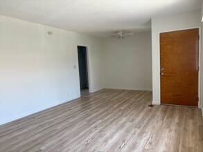 350 E Plymouth St, Unit 1 in Inglewood, CA - Building Photo - Building Photo