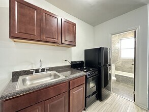5710 N Winthrop Ave in Chicago, IL - Building Photo - Building Photo