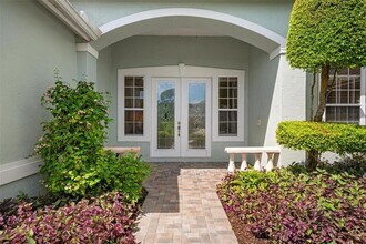 5249 Far Oak Cir in Sarasota, FL - Building Photo - Building Photo