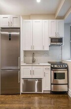 63 Perry St in New York, NY - Building Photo - Building Photo