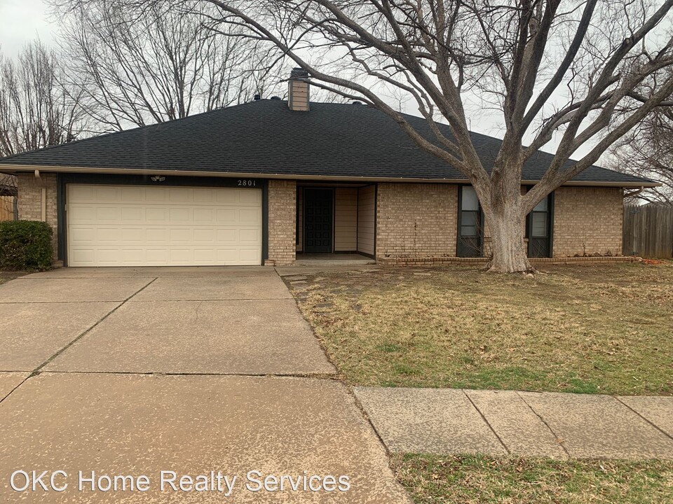 2801 Countrywood Ln in Edmond, OK - Building Photo