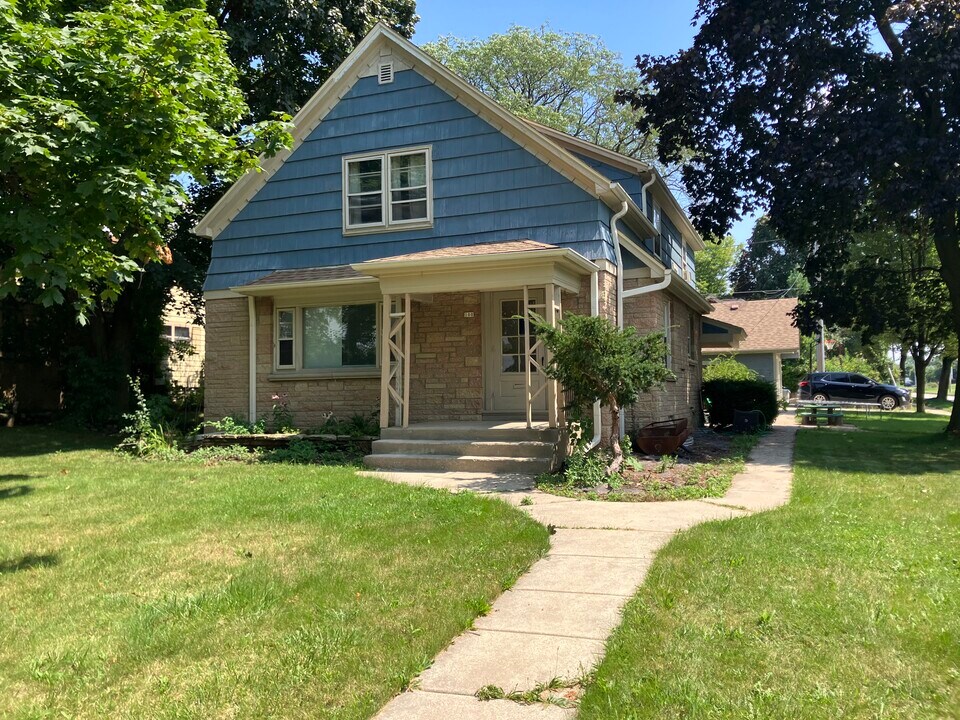 100 N 80th St, Unit Lower in Milwaukee, WI - Building Photo