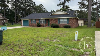 705 Charlotte Ct in Hinesville, GA - Building Photo - Building Photo