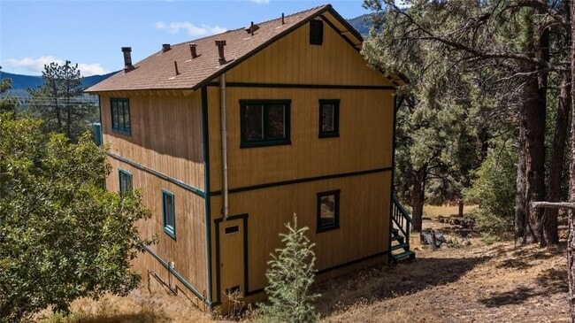 2304 Woodland Dr in Pine Mountain Club, CA - Building Photo - Building Photo