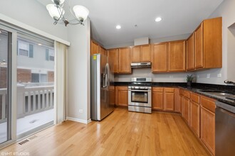 6158 Washington Ct in Morton Grove, IL - Building Photo - Building Photo