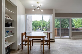 832 Packard St in Ann Arbor, MI - Foto de edificio - Interior Photo