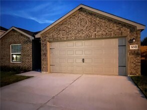100 Fairfax Ln in Jarrell, TX - Building Photo - Building Photo