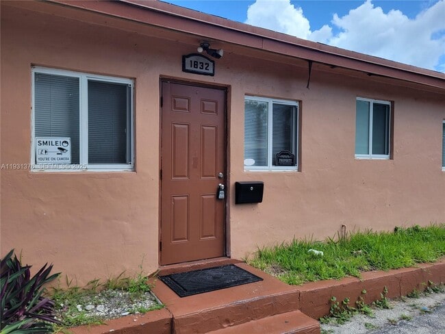 1830 Monroe St in Hollywood, FL - Building Photo - Building Photo