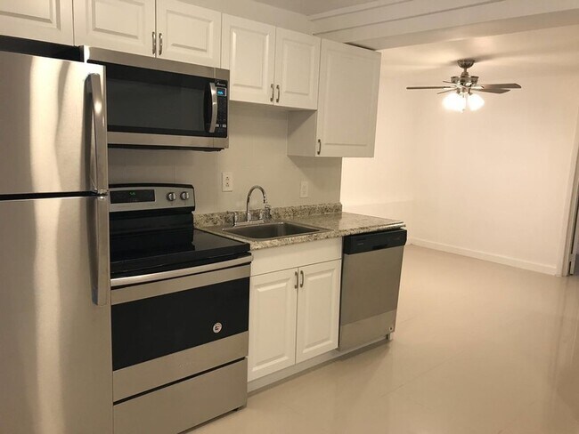 414 NW 53rd St, Unit 2 in Miami, FL - Building Photo - Building Photo
