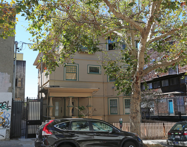 2442 Haste St in Berkeley, CA - Foto de edificio - Building Photo