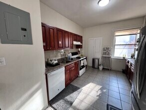 24 Euston St, Unit 1 in Brookline, MA - Building Photo - Building Photo