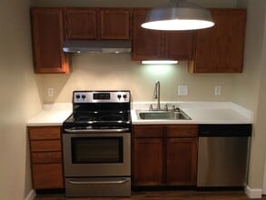 242 Monarch Dr in Pataskala, OH - Building Photo - Building Photo