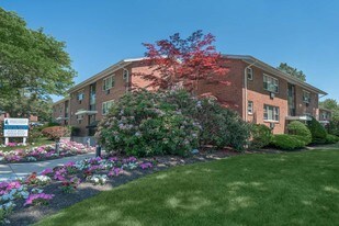 Villages at Shore Landing in New London, CT - Building Photo