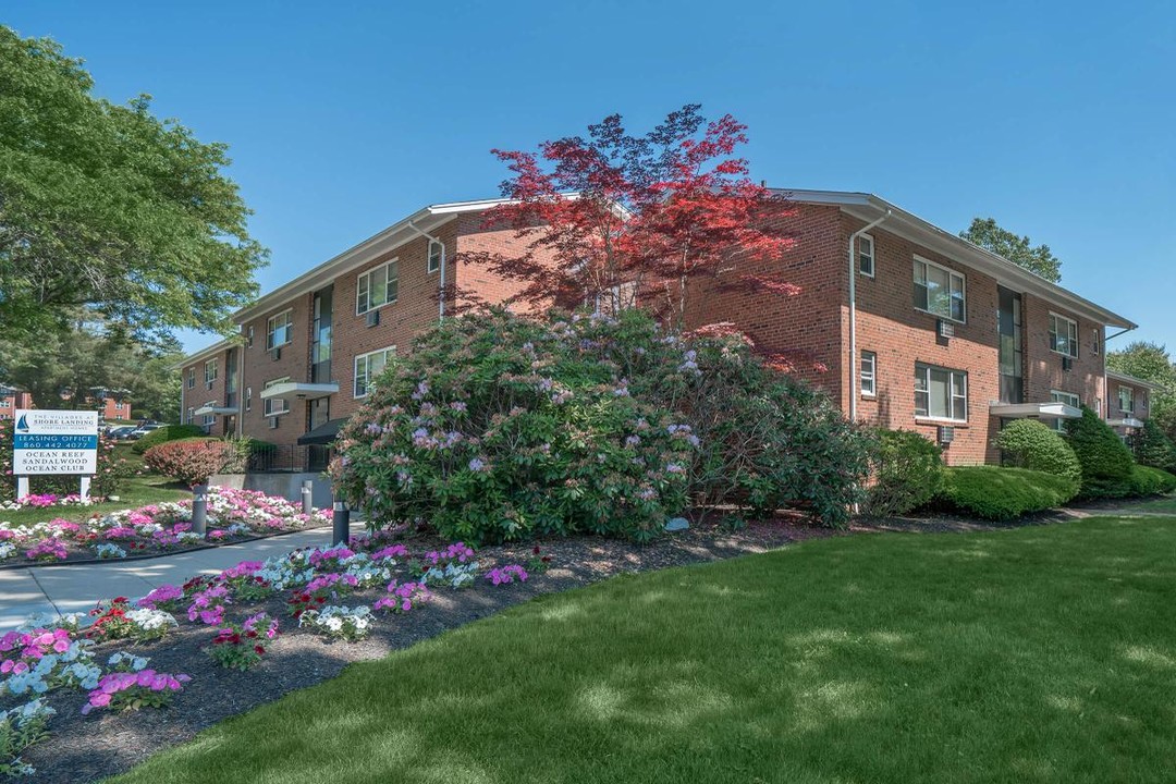 Villages at Shore Landing in New London, CT - Foto de edificio