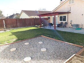 39651 Knollridge Dr in Temecula, CA - Foto de edificio - Building Photo