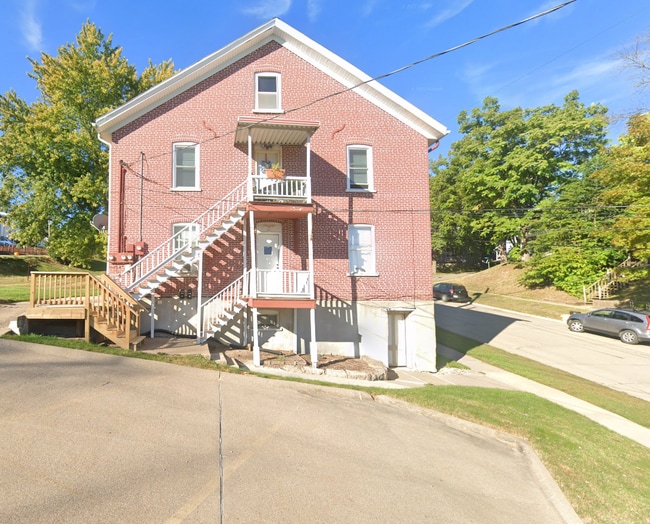 property at 572 W 5th St