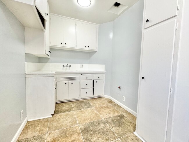 12715 Venice Blvd. in Los Angeles, CA - Building Photo - Building Photo