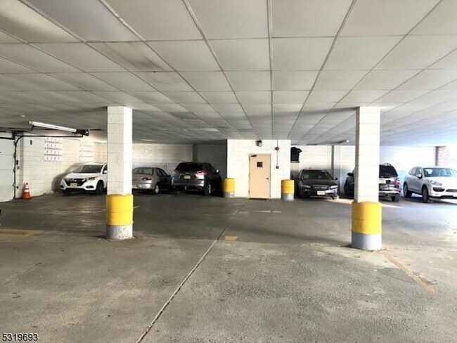 3900 Liberty Ave-Unit -1C in North Bergen, NJ - Building Photo - Building Photo