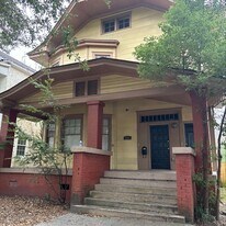 823 E Henry St in Savannah, GA - Building Photo