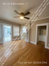 306 1/2 N Broadway in Santa Ana, CA - Building Photo - Building Photo