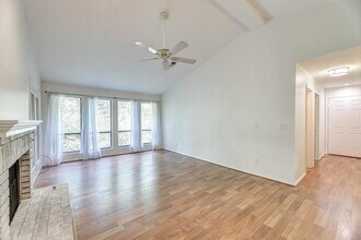 529 Warm Springs Cir in Roswell, GA - Building Photo - Building Photo