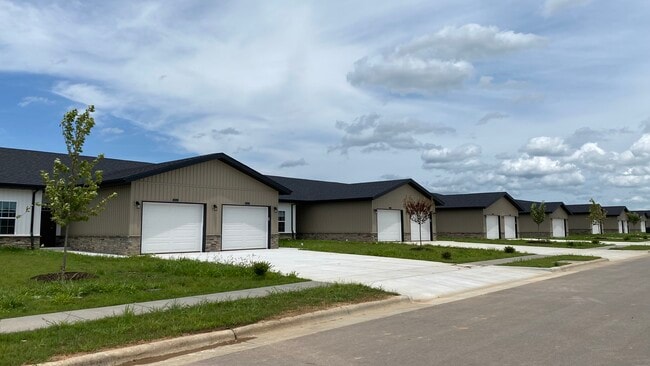 The Lodges at Logan Estates in Rogersville, MO - Building Photo - Building Photo