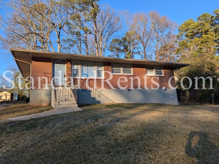 658 Valleyview Dr in Forest Park, GA - Building Photo