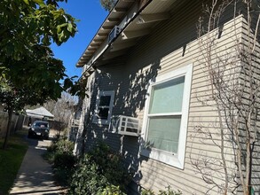 107 Poplar Ave in Modesto, CA - Foto de edificio - Building Photo