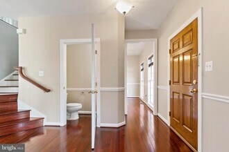 23209 Robin Song Dr in Clarksburg, MD - Building Photo - Building Photo