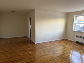 403 Park Ave, Unit A in Rutherford, NJ - Building Photo - Building Photo