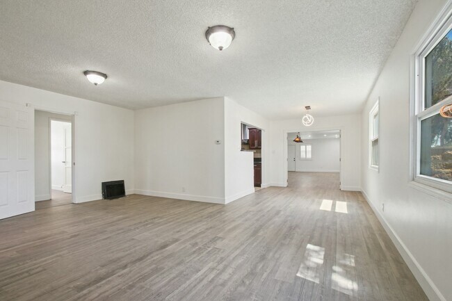 3200 San Francisco Ave in Long Beach, CA - Building Photo - Building Photo