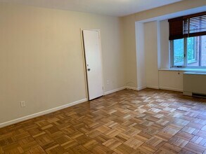 4301 Massachusetts Ave NW, Unit 1002 in Washington, DC - Foto de edificio - Building Photo