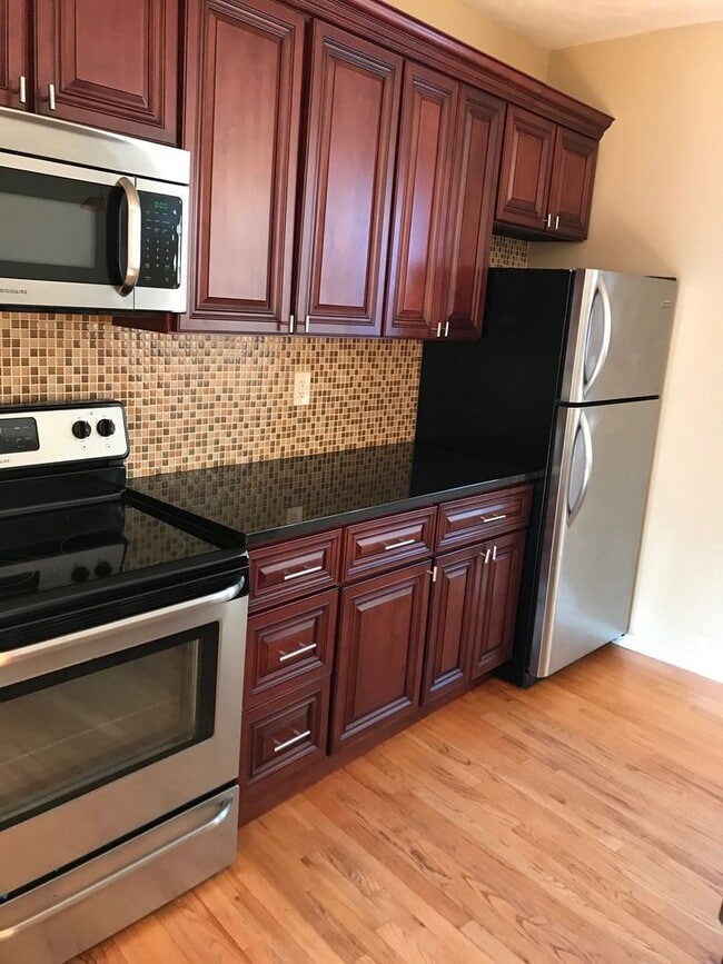 98 Knight St in Providence, RI - Building Photo - Building Photo