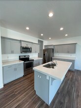 4772 E Silver Ridge Rd in Eagle Mountain, UT - Foto de edificio - Building Photo