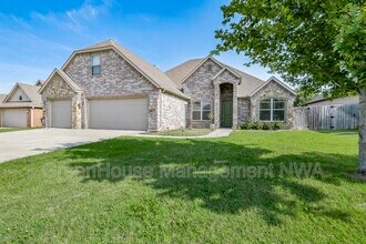 4402 SW Alfalfa Ave in Bentonville, AR - Foto de edificio - Building Photo