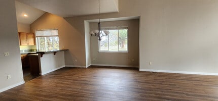 1445 Highland Vw in Redmond, OR - Building Photo - Building Photo