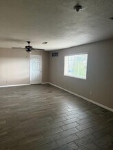 6 Louise Ln in Los Lunas, NM - Building Photo - Building Photo