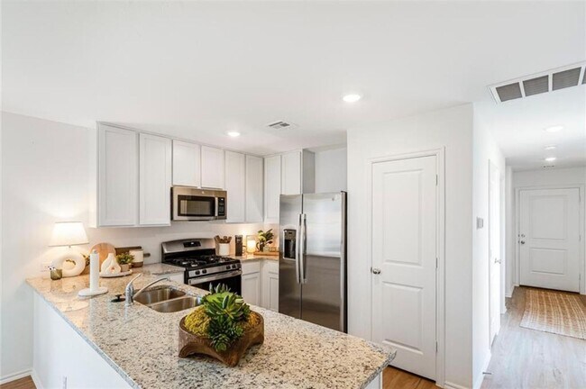 2027 Delphine Dr in Norman, OK - Building Photo - Building Photo