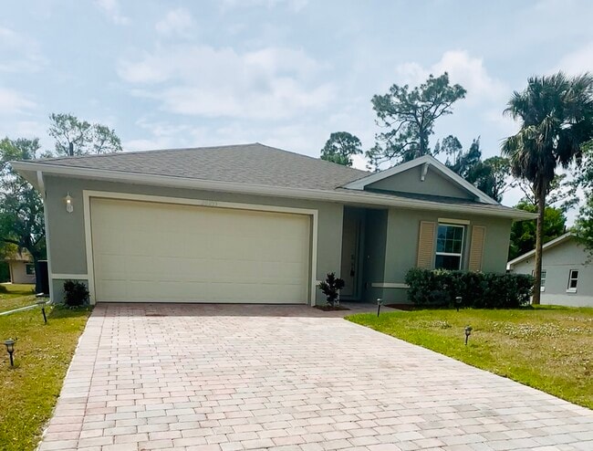 20253 Navajo Ln in Port Charlotte, FL - Building Photo - Building Photo