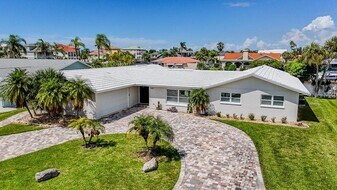 5021 Porpoise Pl in New Port Richey, FL - Building Photo