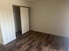 5159 Caliente St in Las Vegas, NV - Building Photo - Building Photo