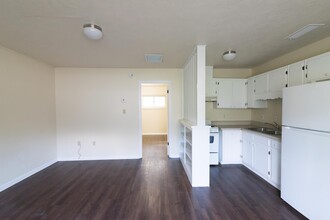 1207 N Martin Luther King Jr Blvd., Unit 1207 C-1 in Tallahassee, FL - Building Photo - Building Photo
