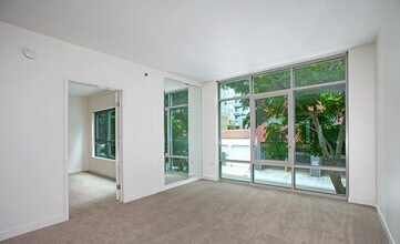 425 W Beech, Unit 327 in San Diego, CA - Building Photo - Building Photo