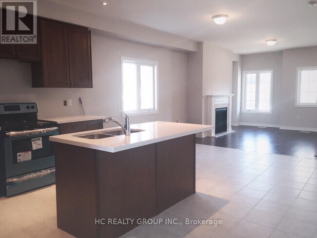 19 Zenyatta Ln in East Gwillimbury, ON - Building Photo - Building Photo