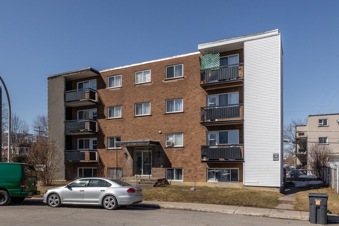 459 Marconi Rue in Laval, QC - Building Photo