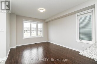 1168 Chapman Mills Dr in Ottawa, ON - Building Photo - Building Photo