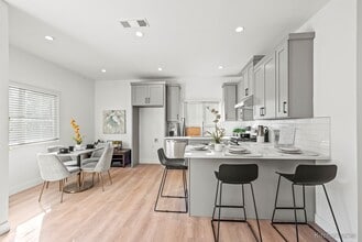 128 S Citrus Ave in Fullerton, CA - Building Photo - Building Photo