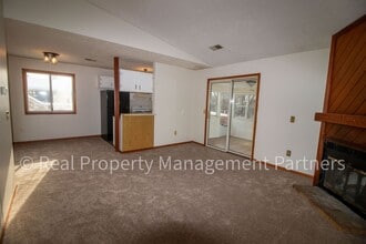 4751 Circle Shore Dr SE in Kentwood, MI - Building Photo - Building Photo