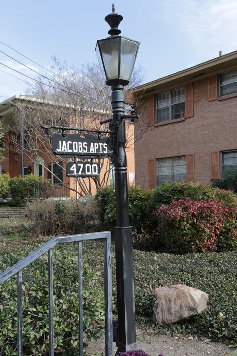 Jacobs Apartments in Dallas, TX - Building Photo