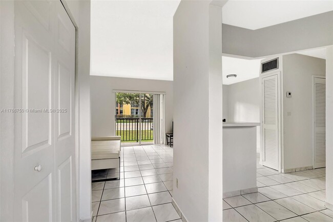 251 172nd St in Sunny Isles Beach, FL - Building Photo - Building Photo